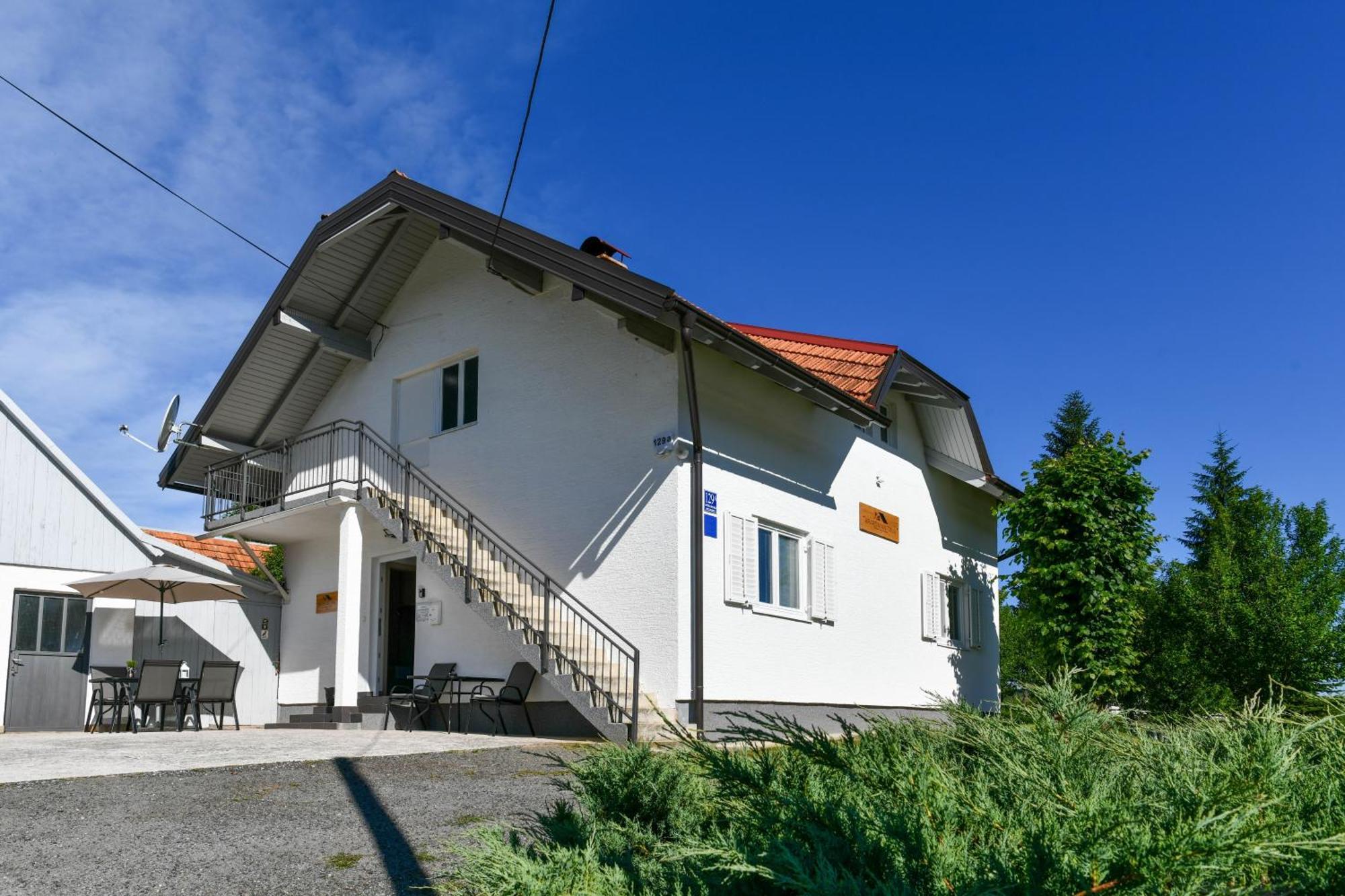 Apartman Tina Rakovica Εξωτερικό φωτογραφία
